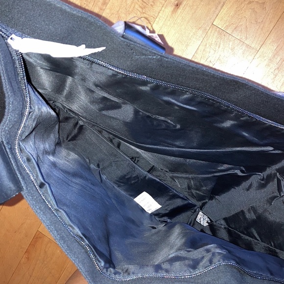 New with tag Victoria’s Secret tote w/ make a bag - Picture 3 of 7